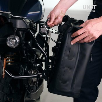 Two Khali side panniers in TPU 35L - 45L + Pair of aluminium plates with Triumph Street Scrambler