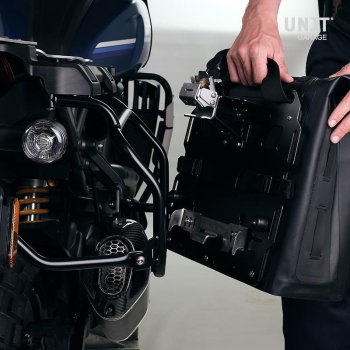 Two Khali side panniers in TPU 35L - 45L + Pair of aluminium plates with Triumph Street Scrambler
