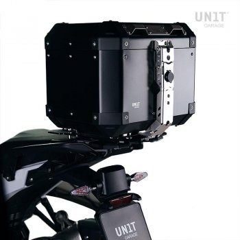 Top case plate for luggage rack BMW R1300GS